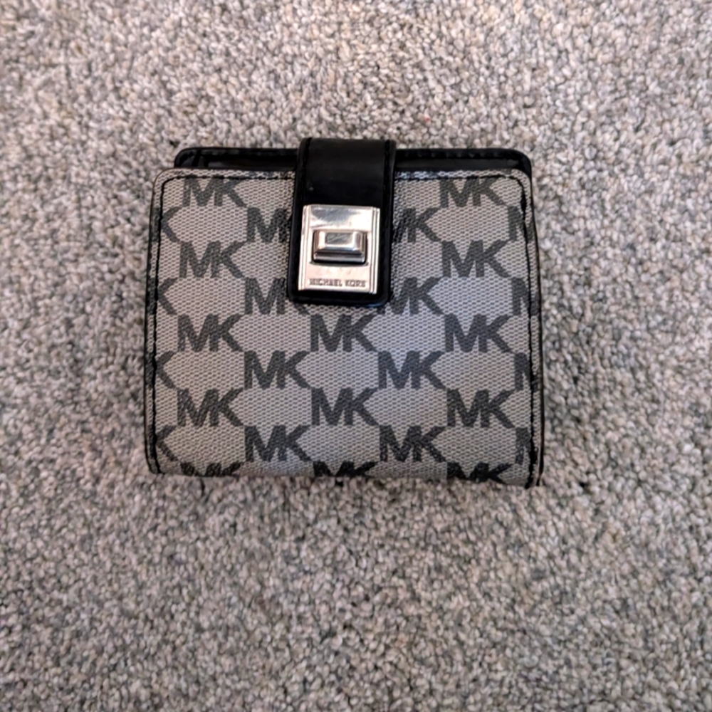 Michael kors wallet